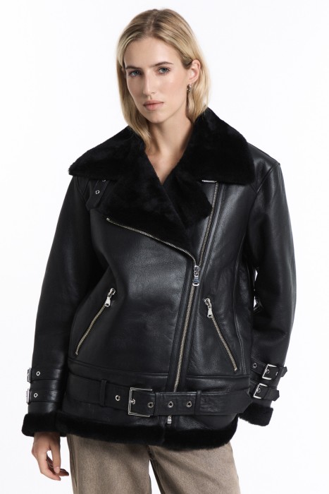 дубленка-косуха из овчины от бренда снежная королева вид слева