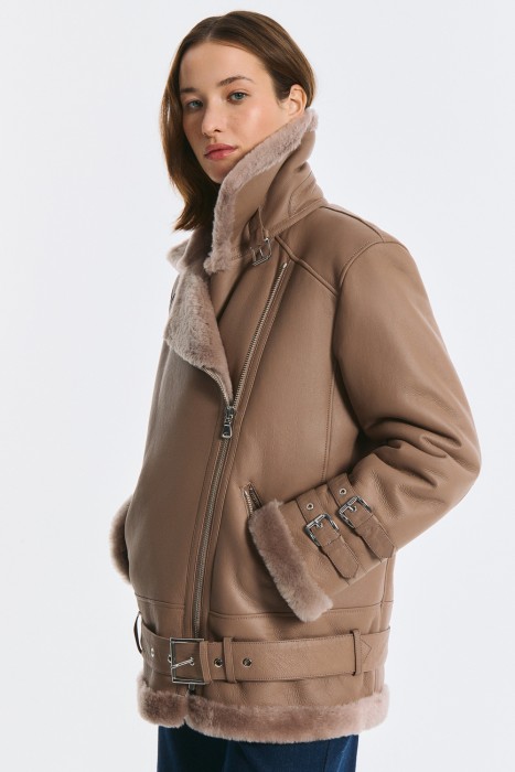 дубленка-косуха из овчины из россии вид сбоку