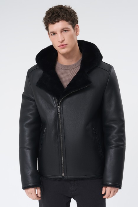 дубленка с капюшоном от бренда снежная королева вид слева