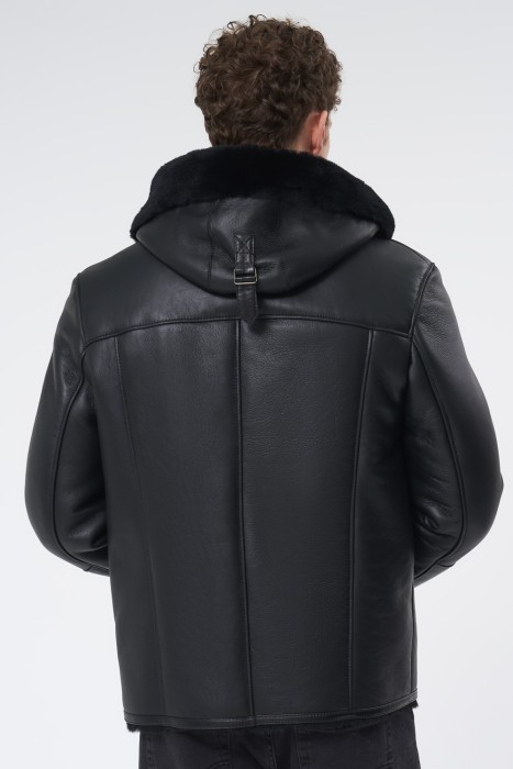 дубленка с капюшоном по цене 25880 руб вид справа