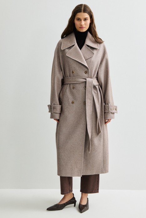 двубортное пальто с поясом от бренда снежная королева вид слева