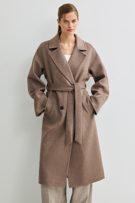 двубортное пальто с поясом от бренда снежная королева вид слева