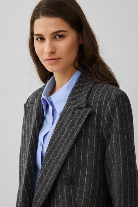 двубортное пальто с поясом из россии вид сбоку