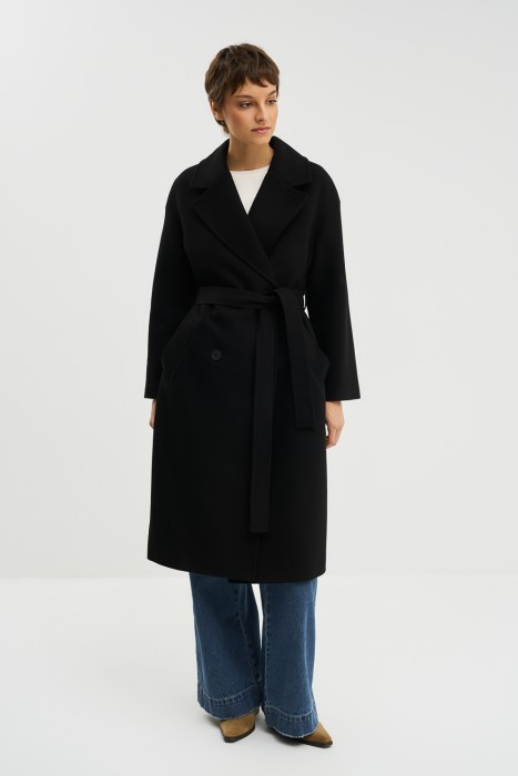 двубортное пальто с поясом от бренда снежная королева вид слева