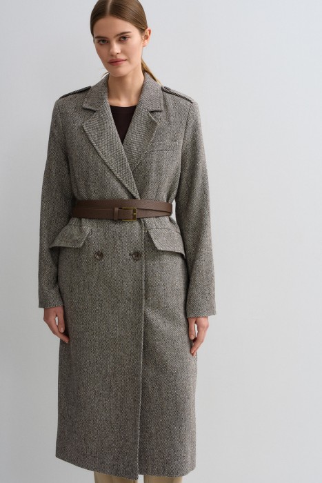 двубортное пальто с ремнем от бренда снежная королева вид слева
