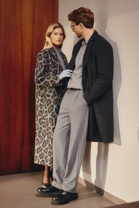 двубортное пальто от бренда снежная королева вид слева