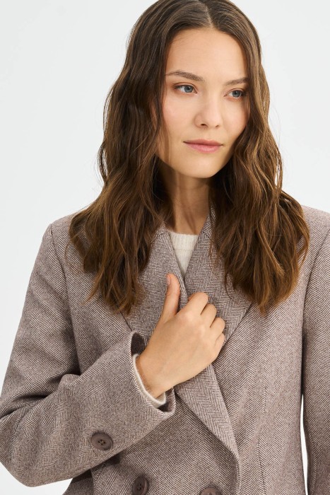 двубортное пальто от бренда снежная королева вид слева