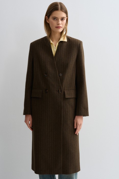 двубортное пальто от бренда снежная королева вид слева