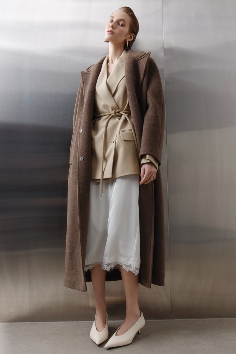 двубортный жакет от бренда снежная королева вид слева