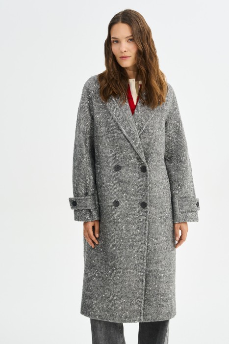 двуботное пальто от бренда снежная королева вид слева