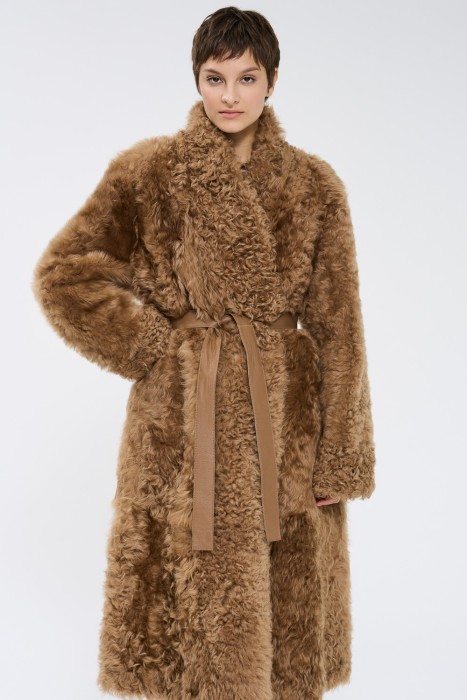 двухсторонняя дубленка из овчины от бренда снежная королева вид слева