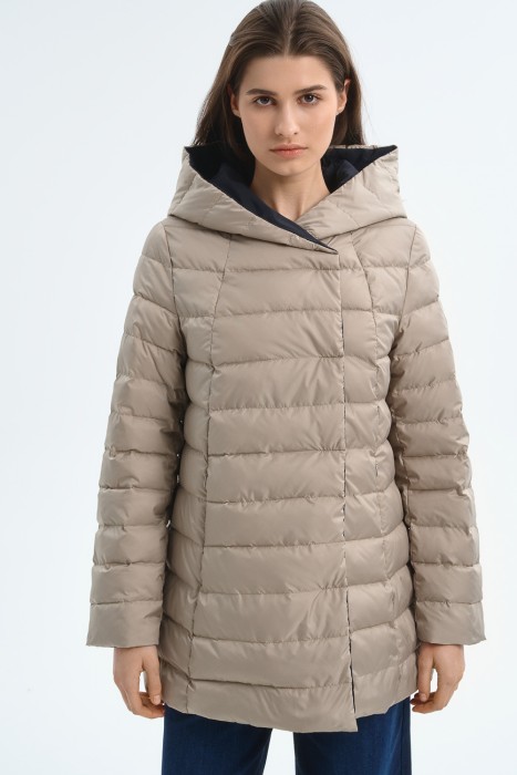 двухсторонняя куртка с капюшоном из россии вид сбоку