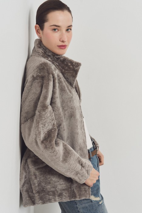 двусторонняя дубленка из овчины от бренда снежная королева вид слева