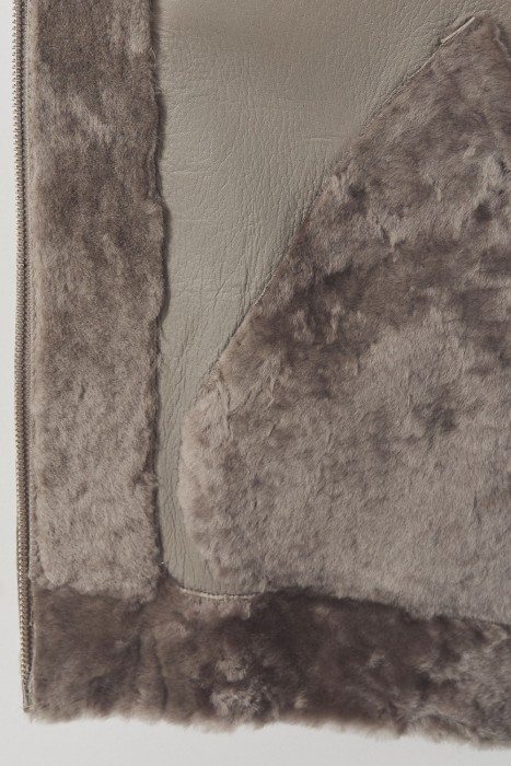 двусторонняя дубленка из овчины из россии вид сбоку