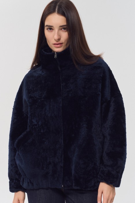 двусторонняя дубленка от бренда снежная королева вид слева