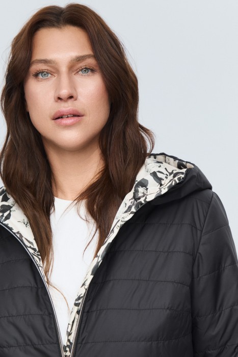 двусторонняя куртка с капюшоном по цене 7000 руб вид справа