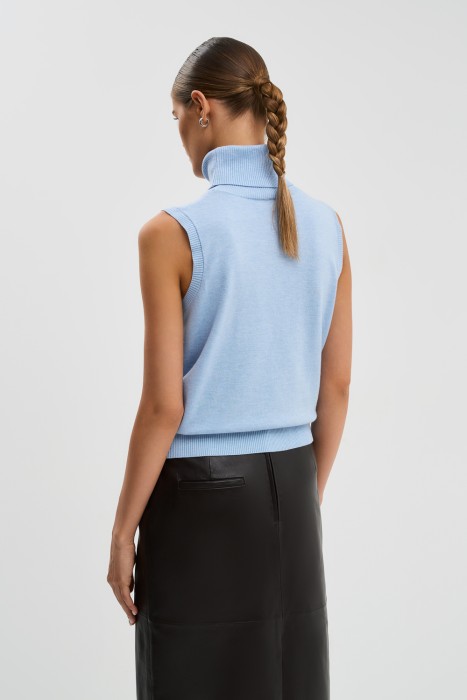 джемпер без рукавов по цене 1040 руб вид справа