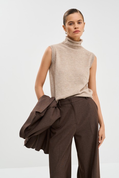 джемпер без рукавов от бренда снежная королева вид слева