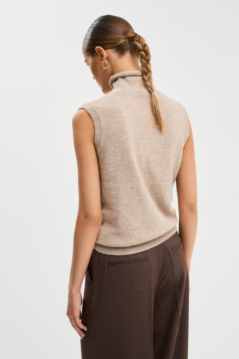 джемпер без рукавов из россии вид сбоку