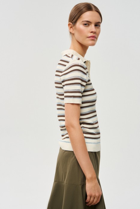 джемпер-поло в полоску от бренда снежная королева вид слева