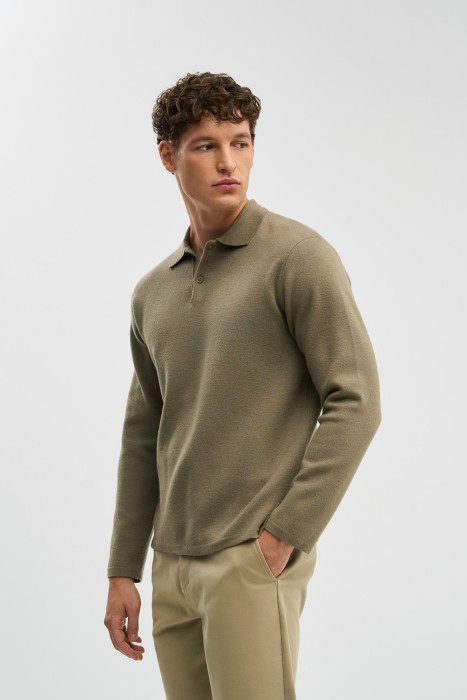 джемпер-поло по цене 1600 руб вид справа