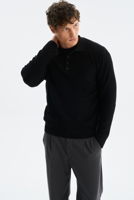 джемпер-поло по цене 1600 руб вид справа