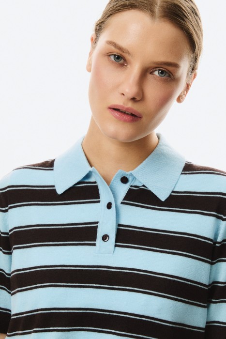 джемпер-поло из россии вид сбоку