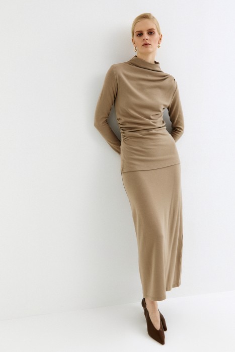 джемпер с драпировкой по цене 1620 руб вид справа