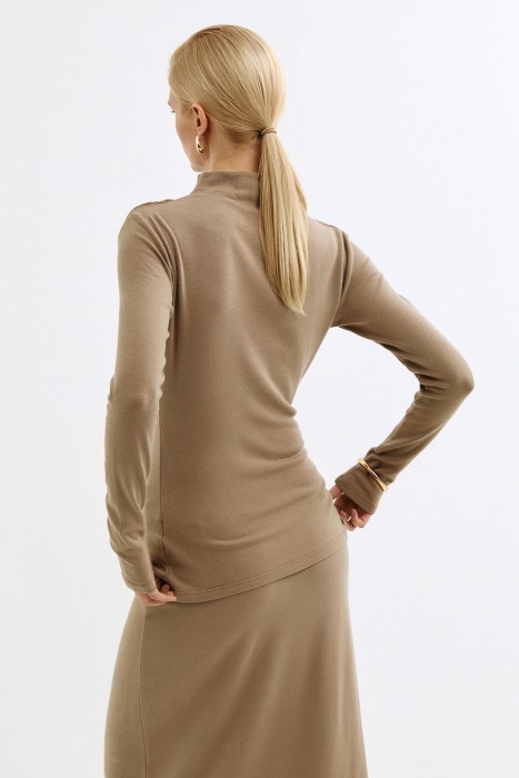 джемпер с драпировкой из россии вид сбоку