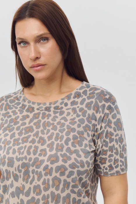 джемпер с короткими рукавами от бренда снежная королева вид слева