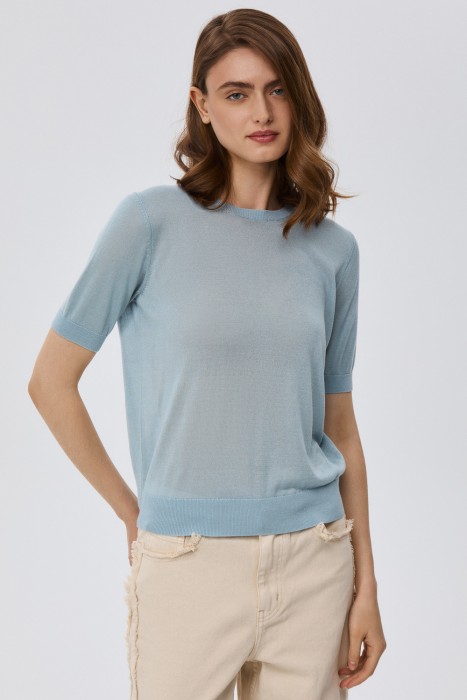 джемпер с короткими рукавами от бренда снежная королева вид слева