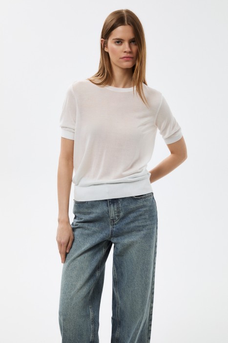 джемпер с короткими рукавами от бренда снежная королева вид слева