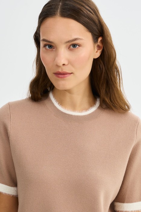 джемпер с короткими рукавами из россии вид сбоку