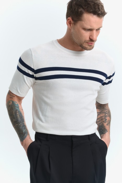 джемпер с короткими рукавами от бренда снежная королева вид слева