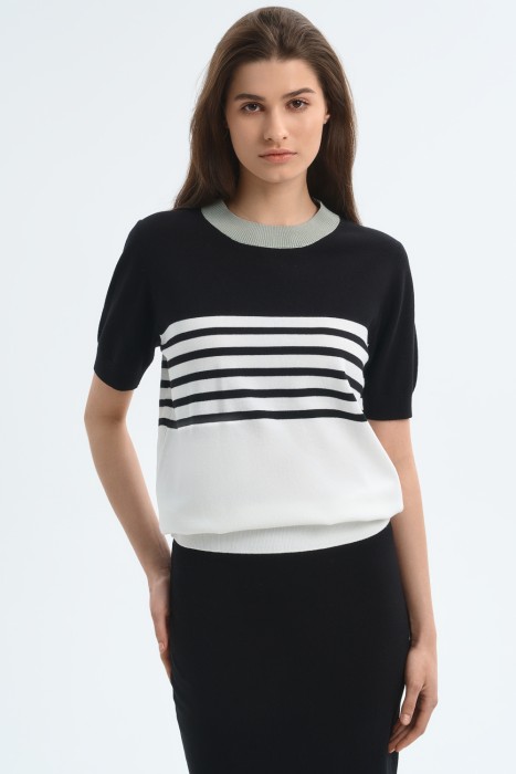 джемпер с короткими рукавами от бренда снежная королева вид слева