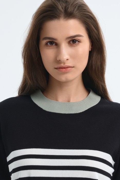 джемпер с короткими рукавами из россии вид сбоку