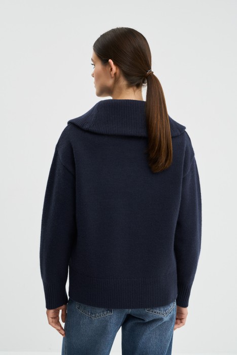 джемпер с надписью по цене 2140 руб вид справа