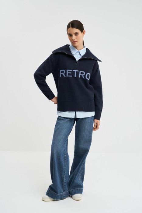 джемпер с надписью из россии вид сбоку