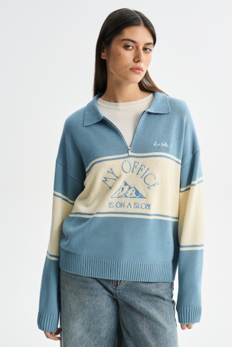 джемпер с надписью из россии вид сбоку