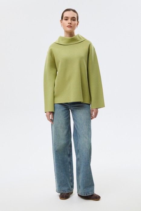 джемпер с отложным воротником от бренда снежная королева вид слева