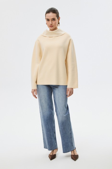 джемпер с отложным воротником от бренда снежная королева вид слева