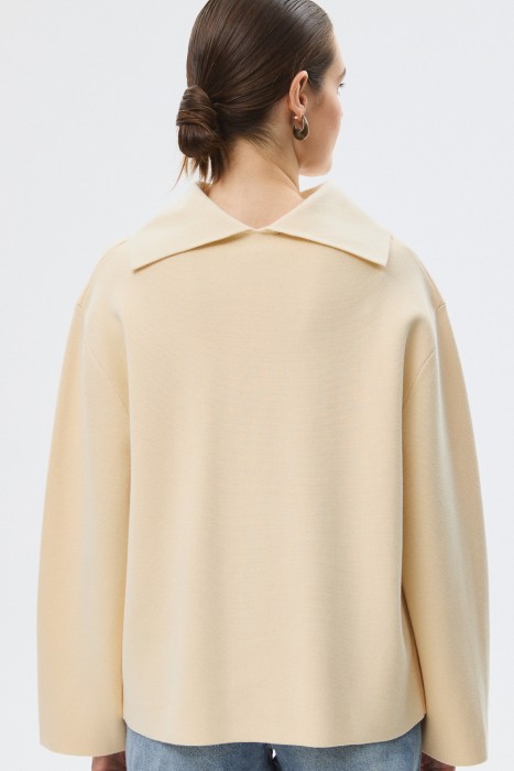 джемпер с отложным воротником по цене 2270 руб вид справа