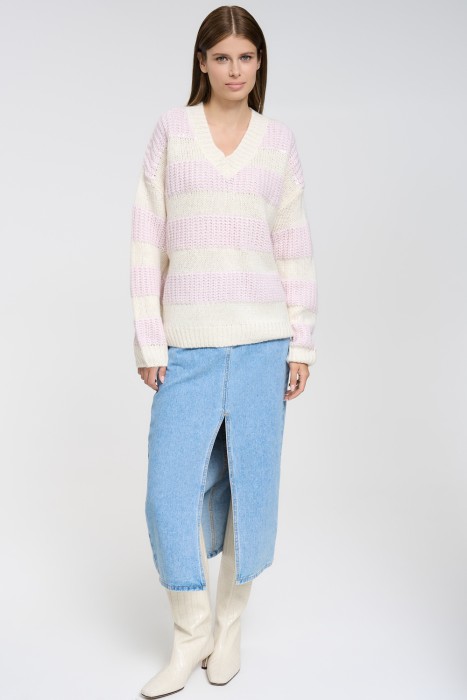 джемпер с пайетками от бренда снежная королева вид слева