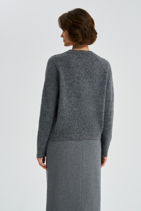 джемпер с пайетками по цене 2410 руб вид справа