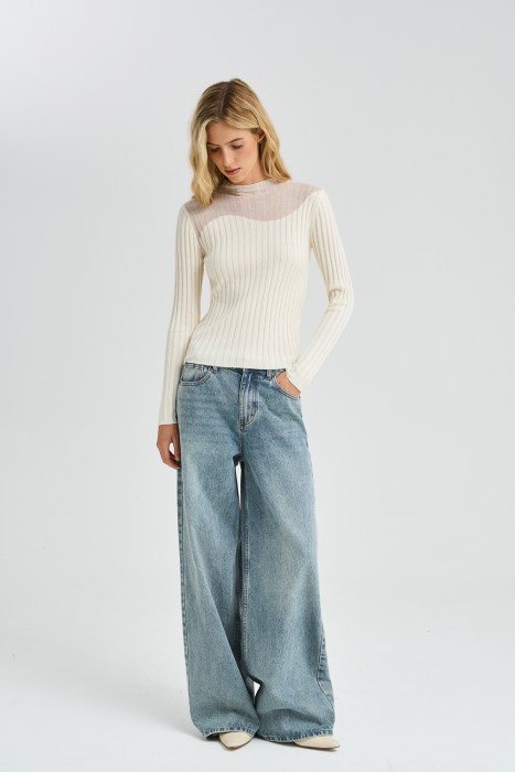 джемпер с полупрозрачной вставкой от бренда снежная королева вид слева