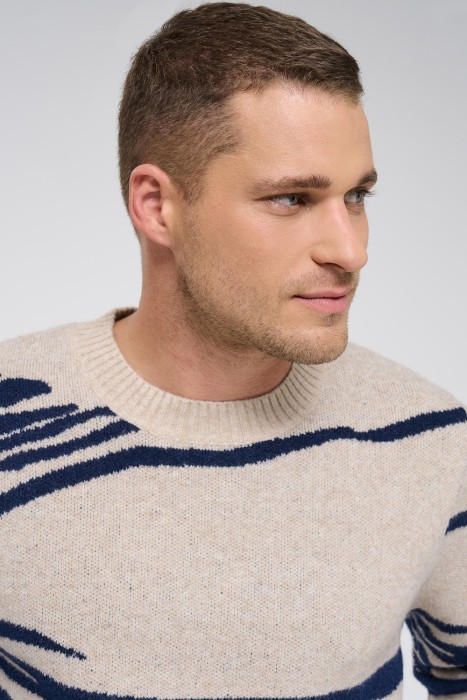 джемпер с рисунком из россии вид сбоку