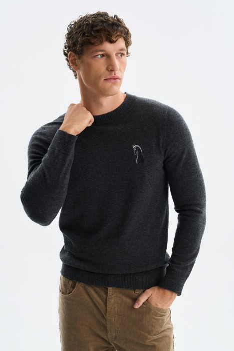 джемпер с вышивкой по цене 1950 руб вид справа