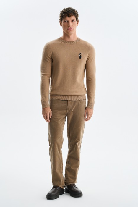 джемпер с вышивкой из россии вид сбоку