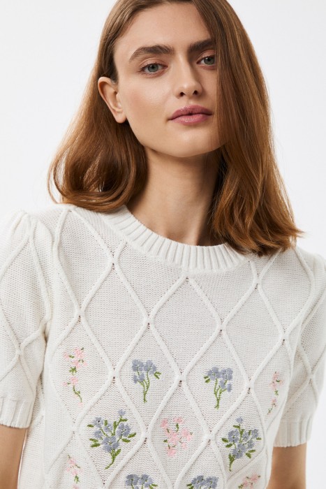 джемпер с вышивкой из россии вид сбоку