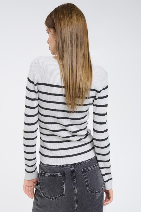 джемпер в полоску по цене 1370 руб вид справа